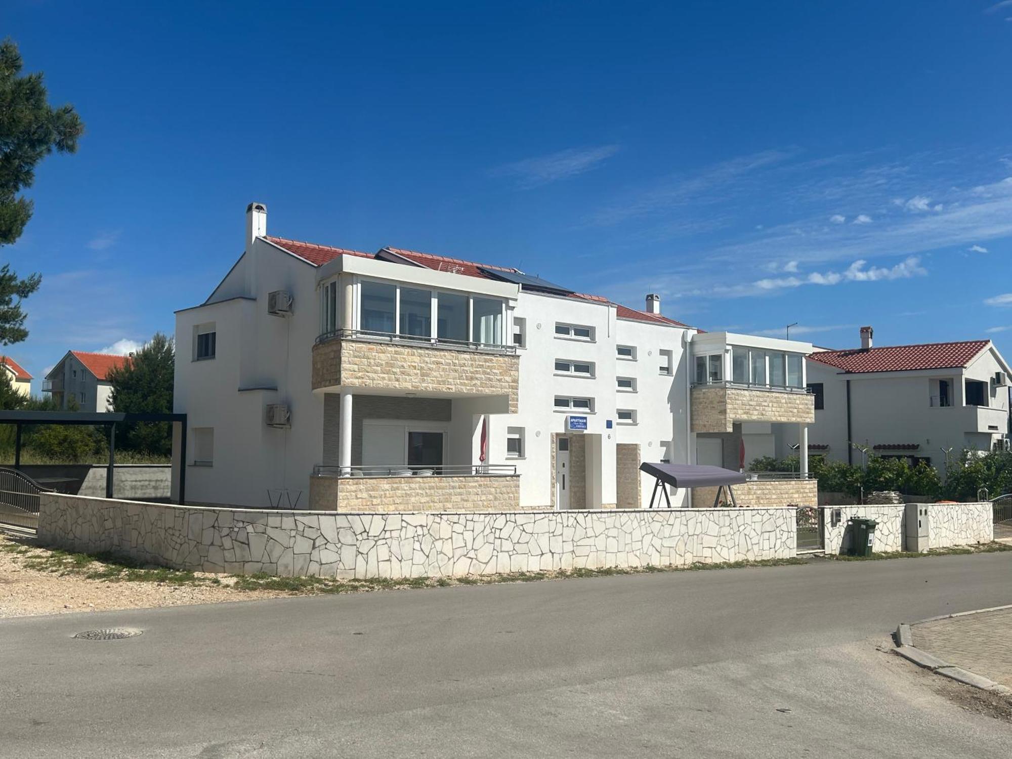 Apartments Nicole Wera Nin Exteriér fotografie